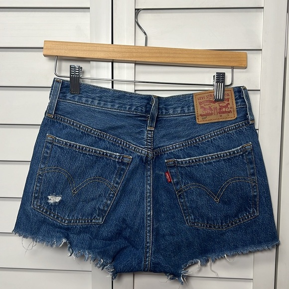 Levi’s 501 Original Fit High Rise Shorts Size 25 Medium Wash - Picture 5 of 9
